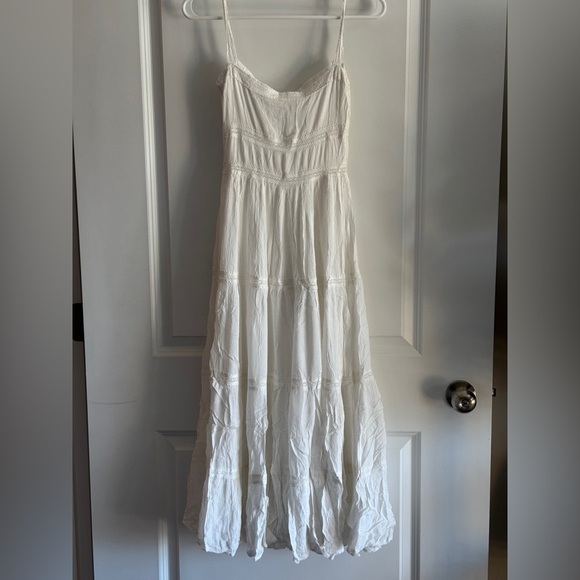 Elegant White Maxi Dress - Picture 9 of 11